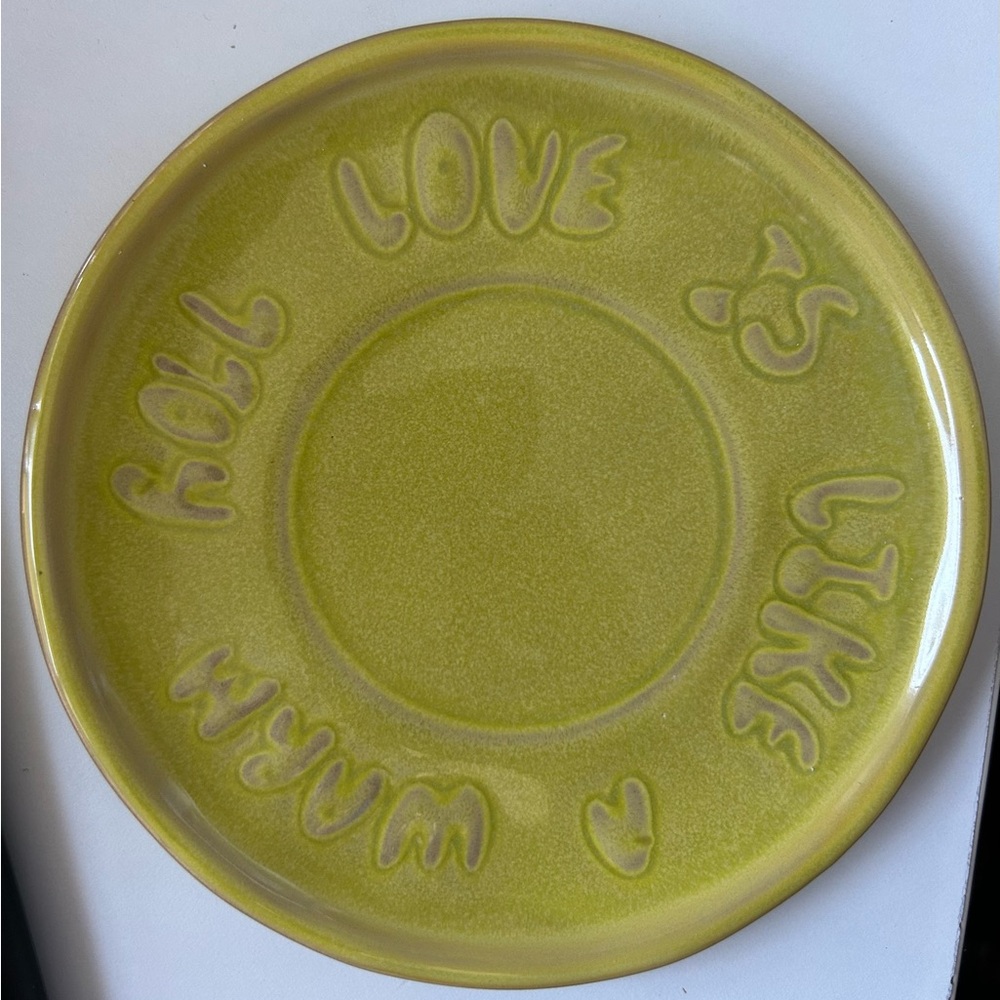NIB Urban Outfitters Love Is Like A Warm Roll (Set of 4) Side Plates - Picture 3 of 3